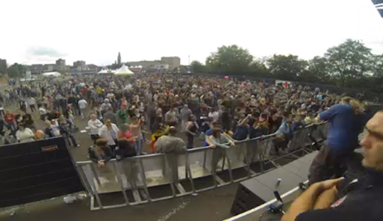 CITY PARADE : La foule sur le parking de Charleroi Expo