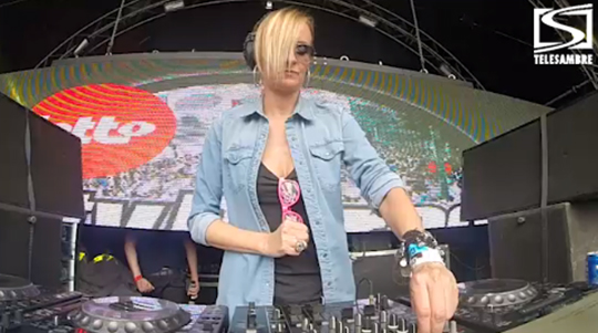 CITY PARADE : Melle LUNA aux platines