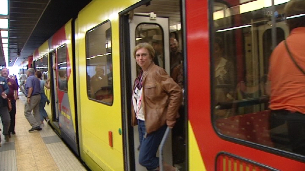 14062101 Des délégations des Gilly français et suisse en visite à Gilly