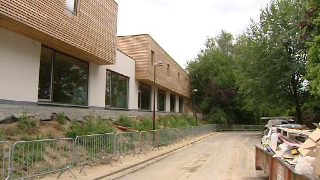 14062002 Nouveaux locaux pour l'école communale d'Arquennes
