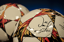 0 Remportez un ballon dédicacé par Daniel Van Buyten