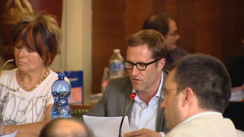 14072204 Paul Magnette ministre-président : réactions au sein du collège carolo