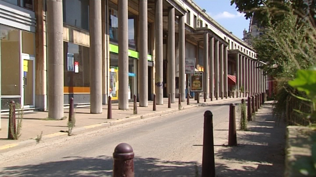 14090305 Rebondissement dans le feuilleton des Colonnades !