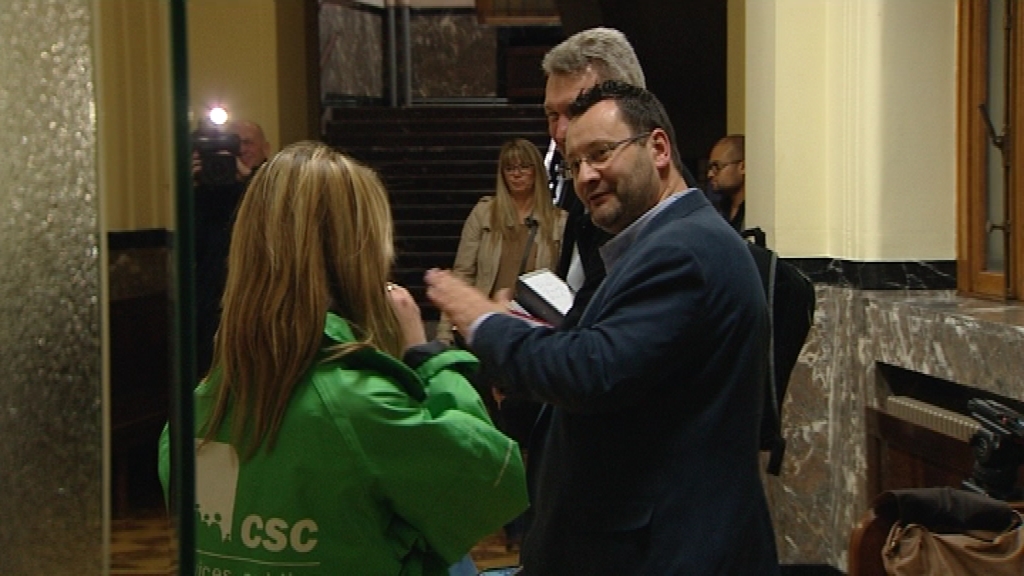 14102308 Budget carolo : on évite les licenciements secs
