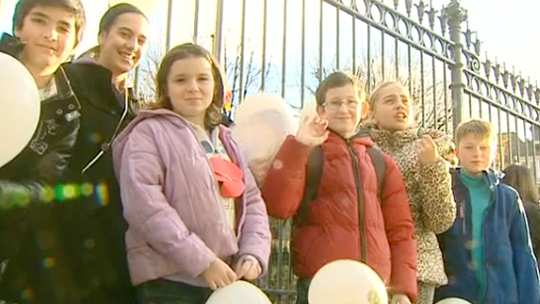 Lâcher de ballons symbolique à l'Athénée Solvay