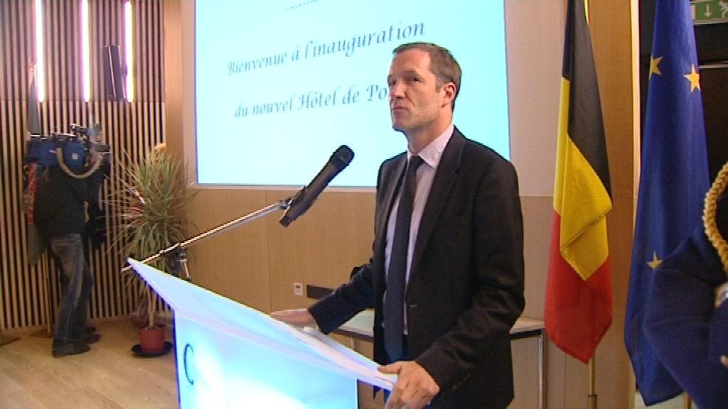 14111407 Une inauguration qui compte un absent
