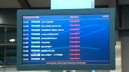 14121505 Grève nationale : aucun avion n'a décollé de BSCA