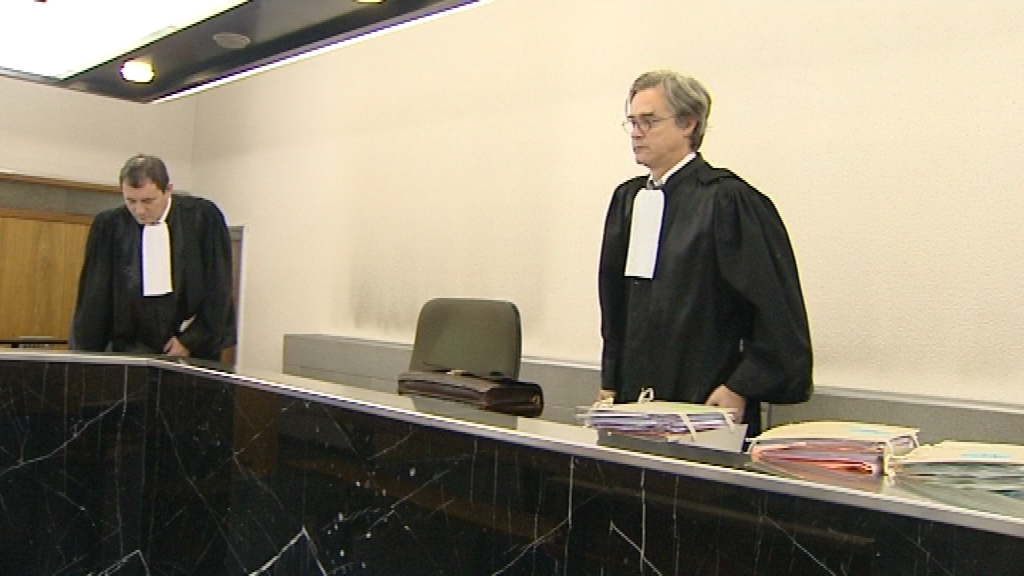14121902 Après 25 reports, le procès de la Carolo-bis reprend !