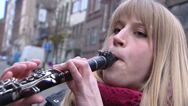 15021703 Carnaval 2015 : Charlotte Bernard, clarinettiste chez les Récalcitrants