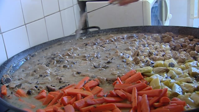 15021706 Carnaval 2015 : les Gilles ont repris des forces à midi