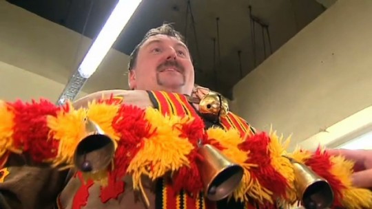 15021702 Carnaval 2015 : l'habillage des Gilles a commencé ce matin à 5h