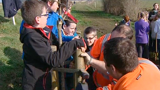 15031702 Les élèves de Saint-Louis à Beignée sont parrains d'un sentier
