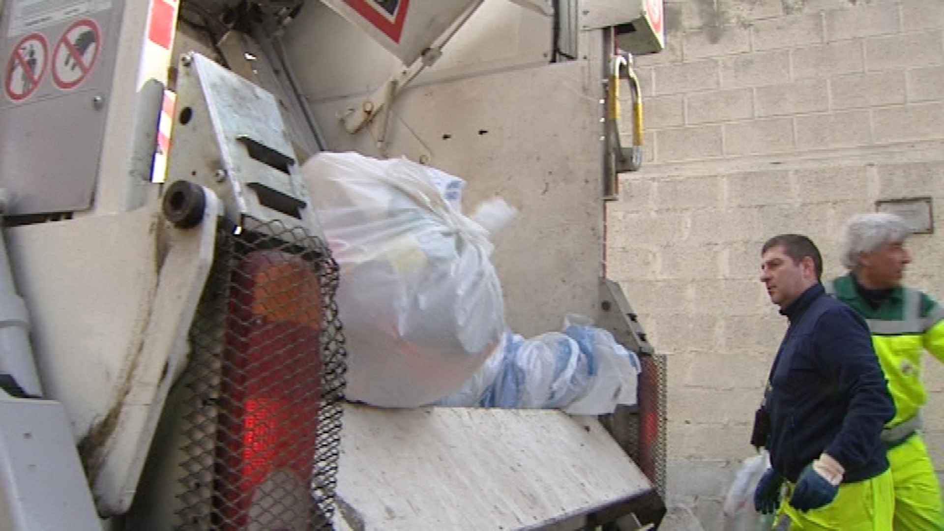 15033109 10 millions de kg de déchets clandestins sont ramassés chaque année à Charleroi