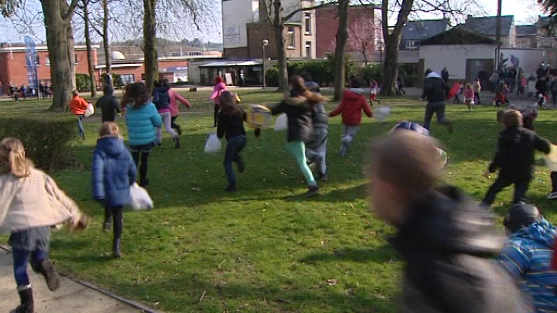 15040501 Chasse aux oeufs d'Auvelais : les enfants étaient ravis !