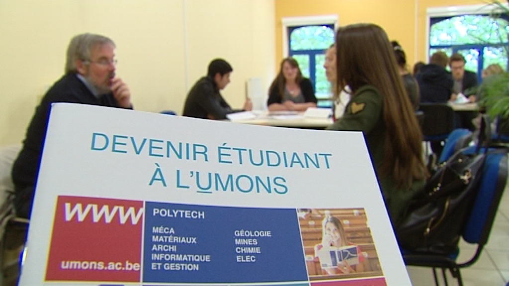 15052002 Portes ouvertes du campus carolo de l'Umons