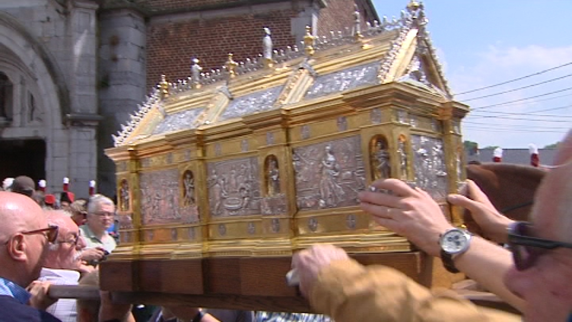 15052506 Tour Sainte-Rolende à Gerpinnes : beaucoup d'émotion lors de la procession