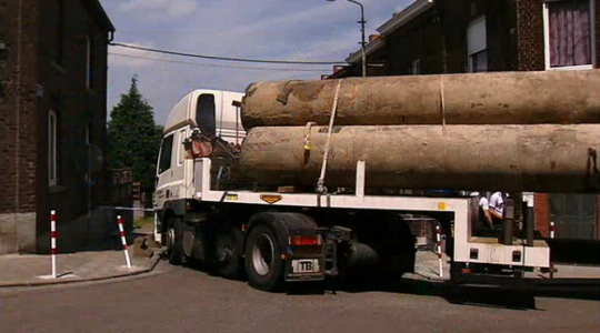 0 Un camion coincé rue de Loverval à Châtelet