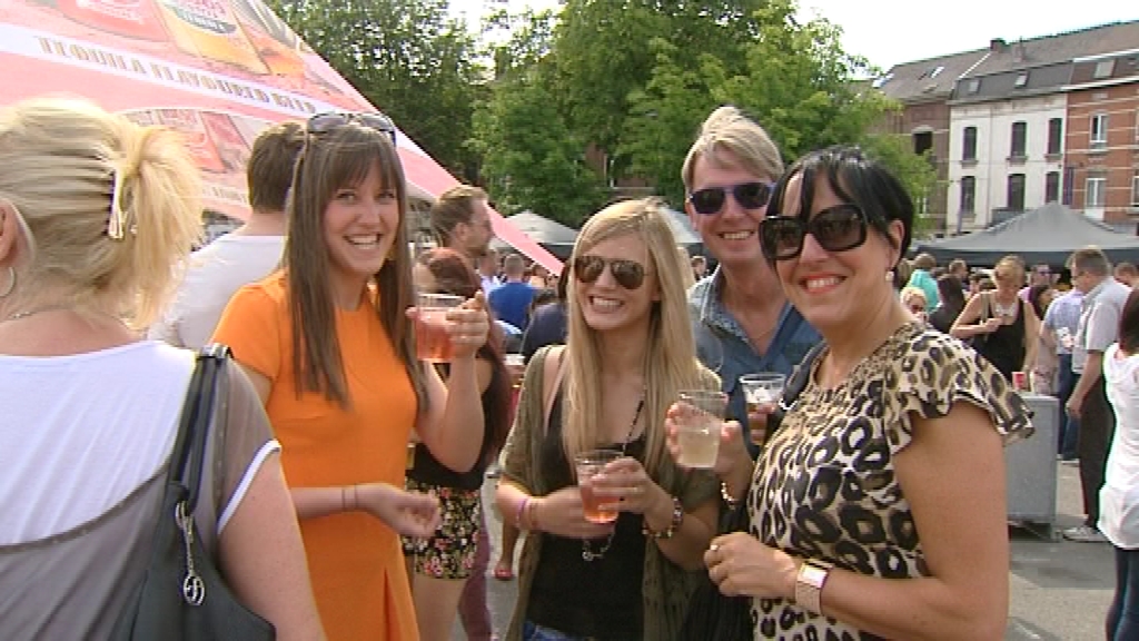 15062606 Charleroi Wake-up : l'apéro beach sur une Place du Manège transformée