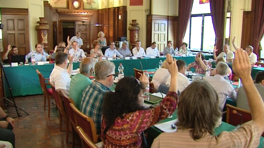 15063001 Charleroi : les travailleurs de Cediwal se sont invités au conseil communal
