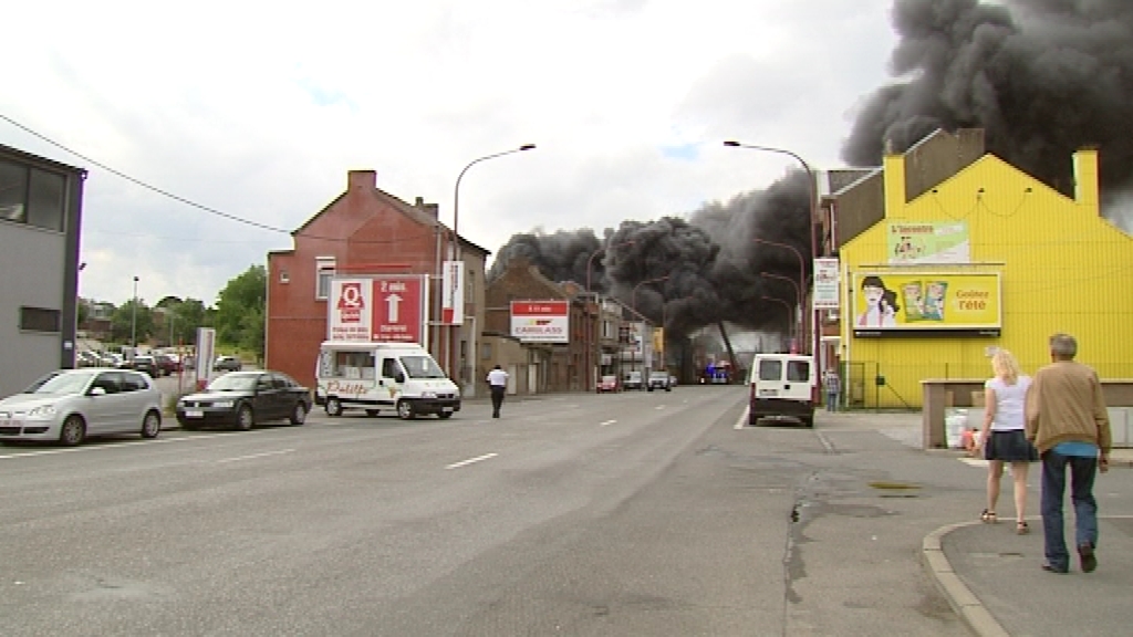 0 Marcinelle : important incendie au «Comptoir du pneu»