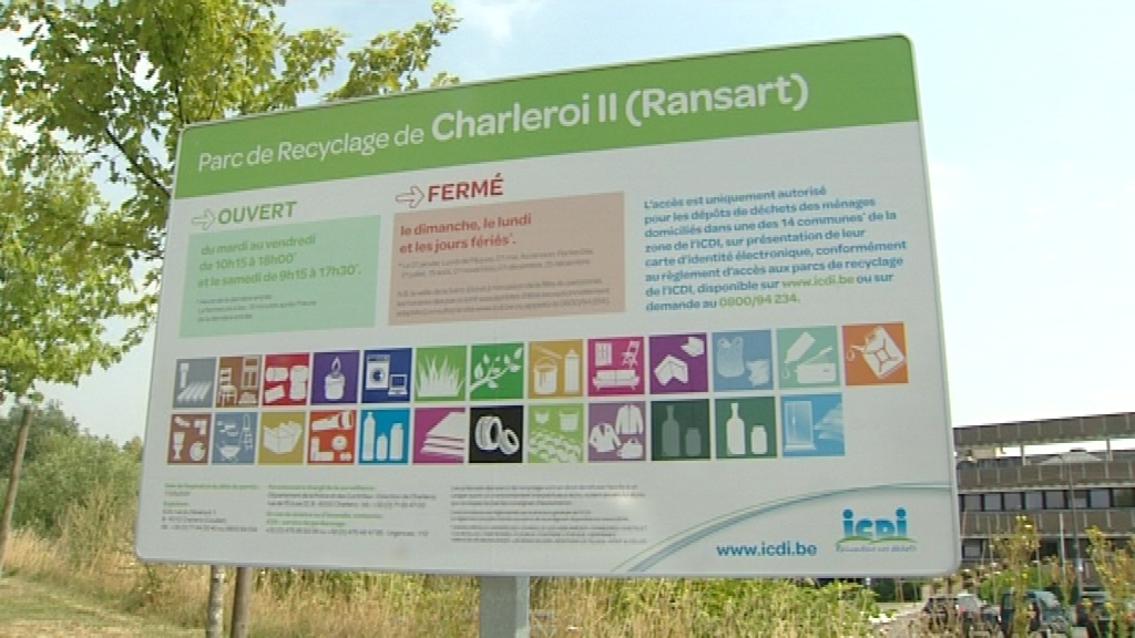 15081202 Période de grosse affluence dans les parcs à conteneurs