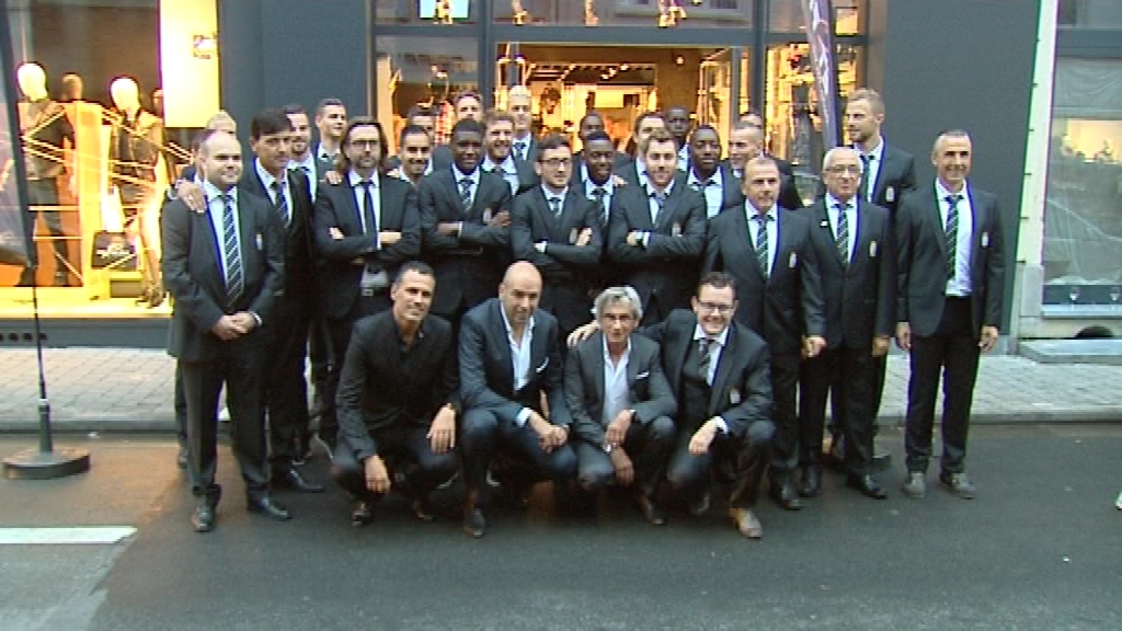 les joueurs du Sporting de Charleroi de sortie chez leur... tailleur