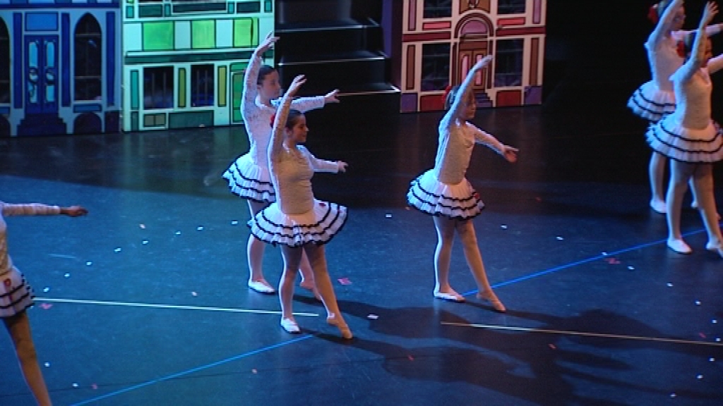 000302 Mary Poppins dansée par l'Académie de Sombreffe et Tamines