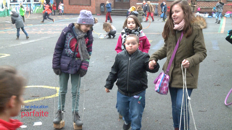 Une Education Presque Parfaite : l'école inclusive et sa cour de récréation