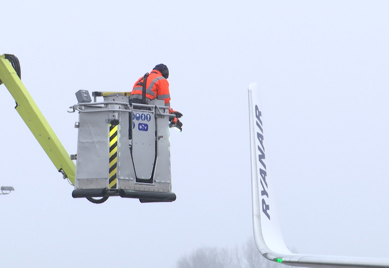 Aéroport de Charleroi : de 2h à 3h de retard à cause de la neige!