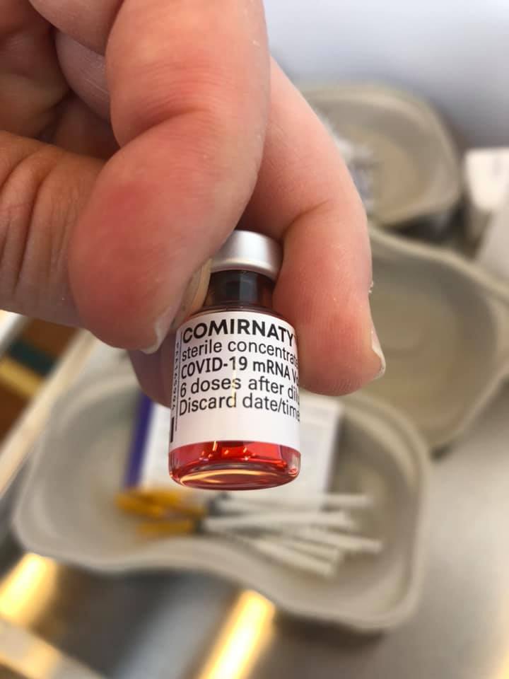 Chimay : du colorant injecté dans les flacons vides de vaccins pour éviter les vols