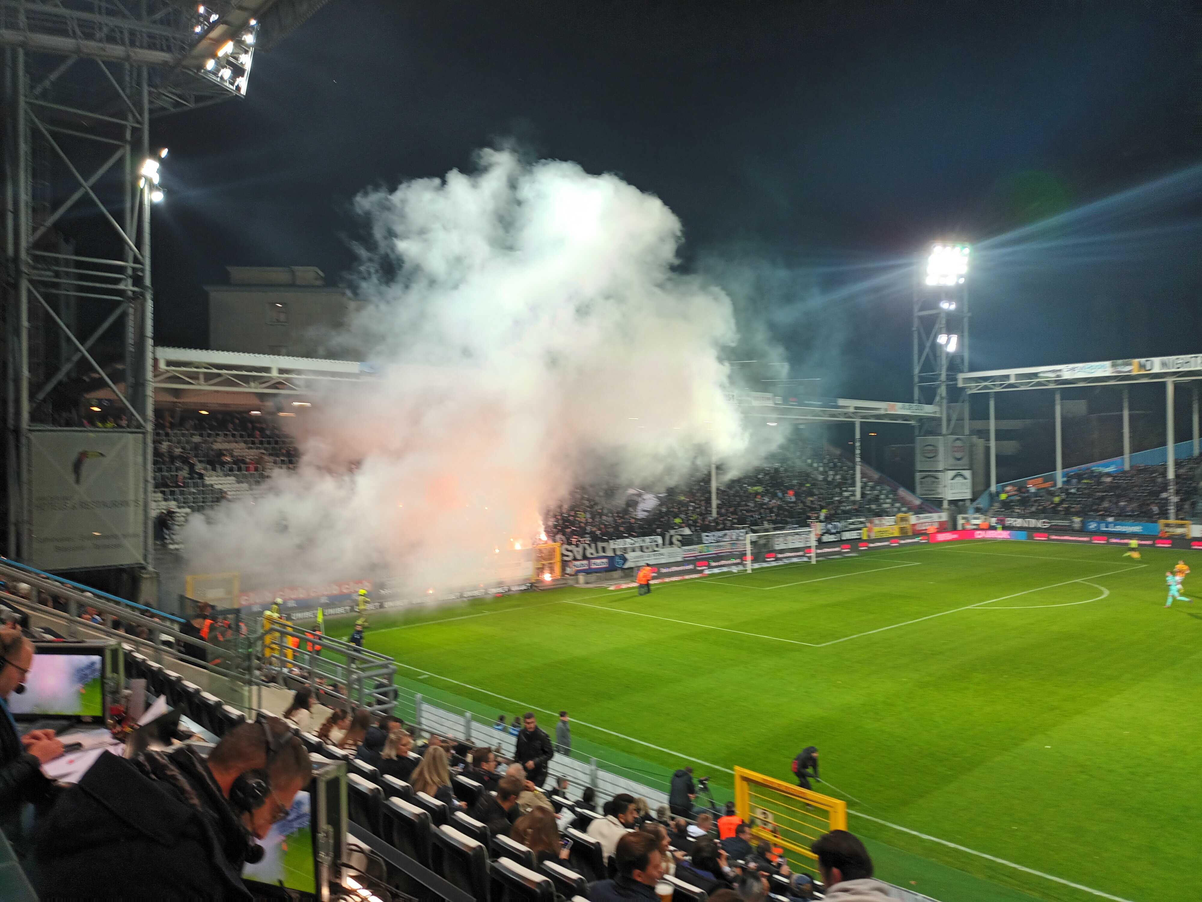 Le Sporting va poursuivre le supporter qui a fait arrêter le match contre Malines