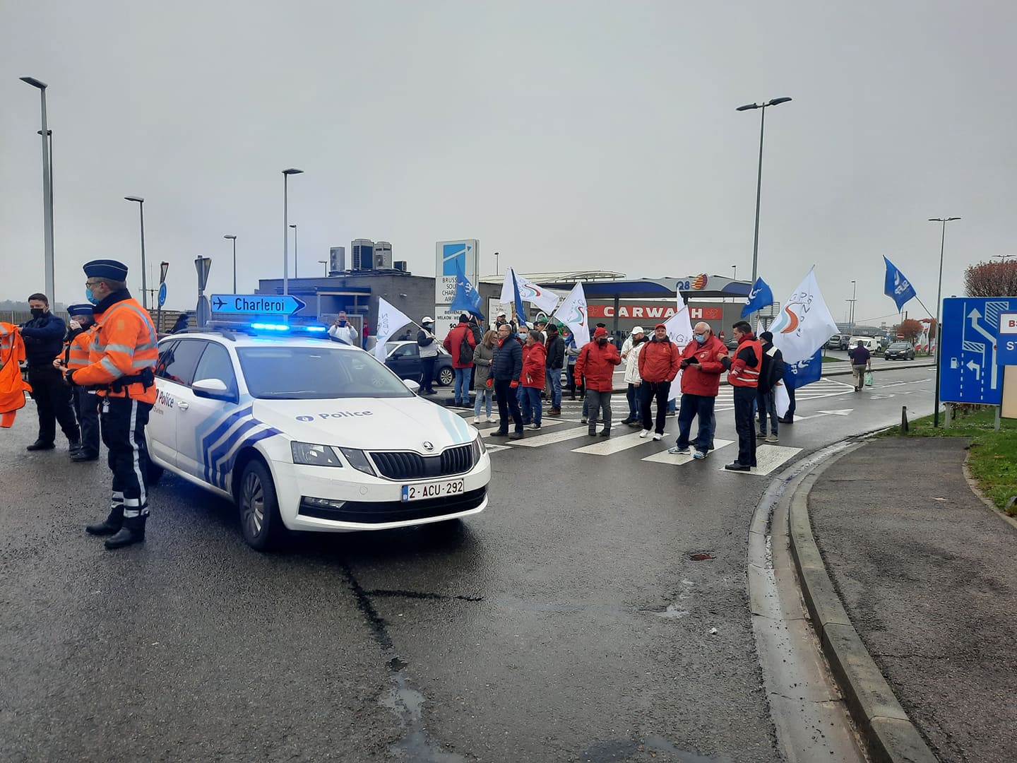 UPDATE : L'accès à l'aéroport de Charleroi bloqué, embouteillage monstre