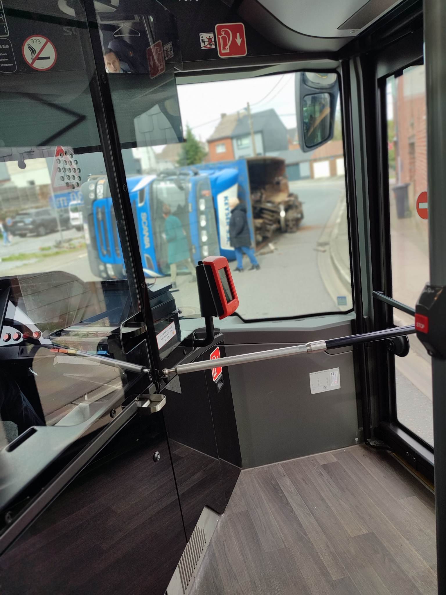 Un camion sur le flanc à Courcelles, le conducteur est blessé