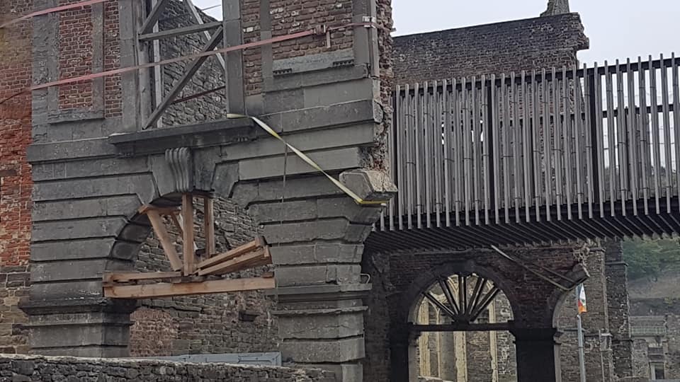 Un camion a percuté une des arcades de l'Abbaye de Villers-la Ville