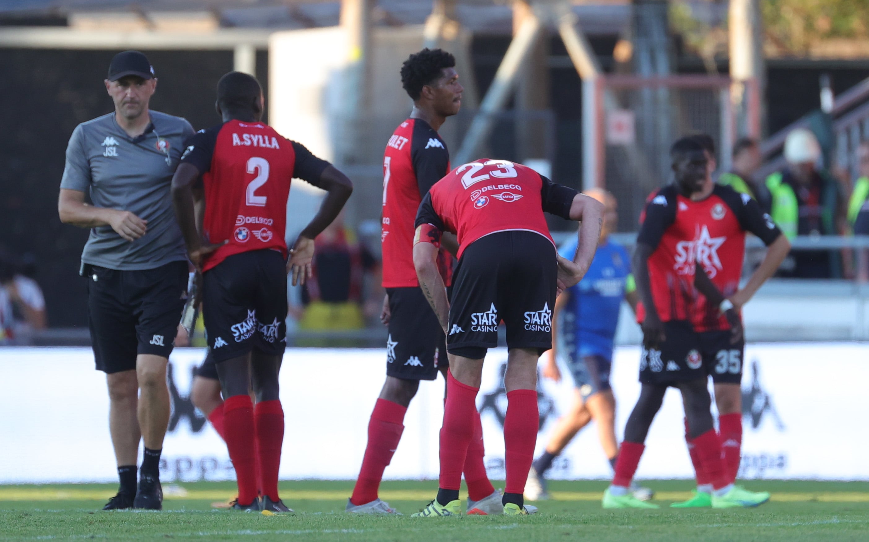 Des supporters du Sporting de Charleroi caillassés à Seraing 