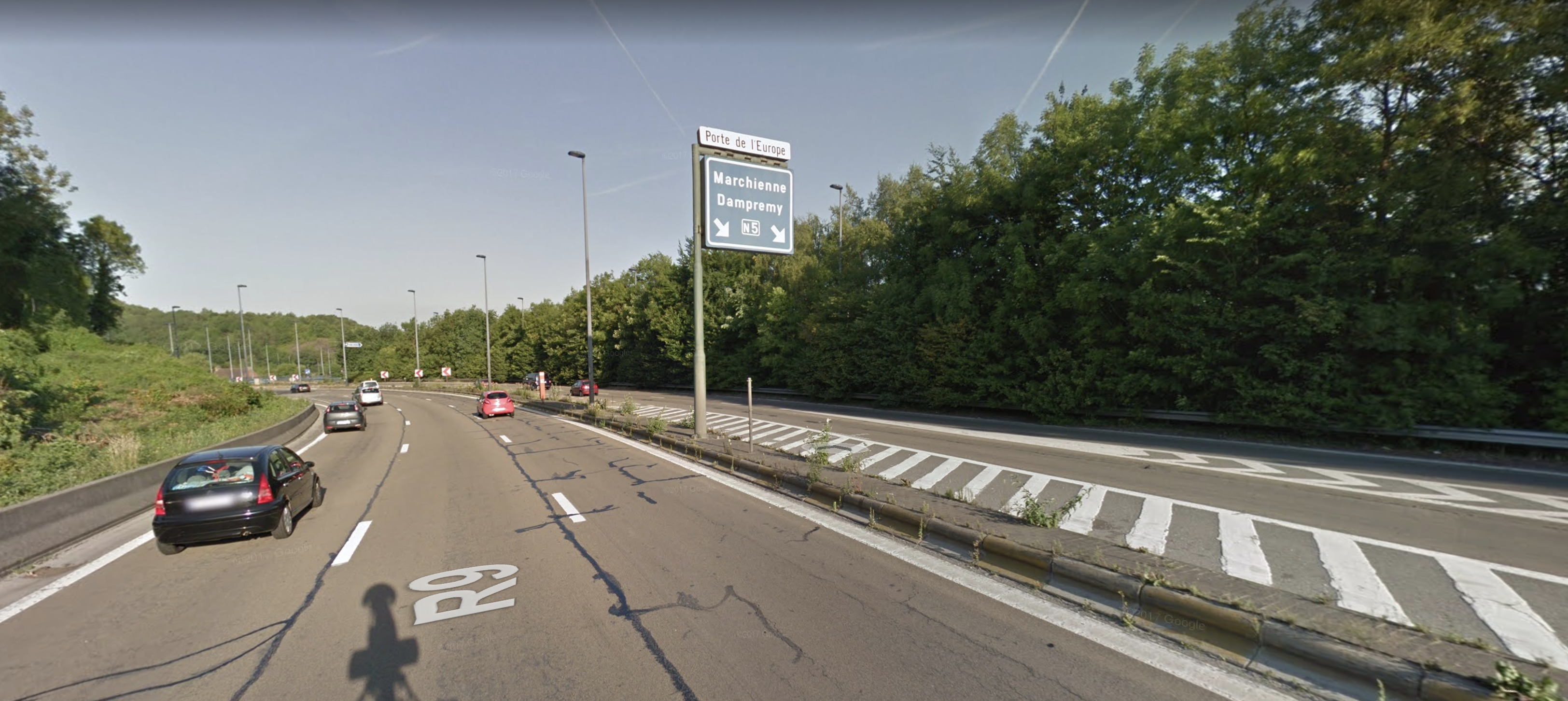 Ring de Charleroi: camion accidenté sur la berme centrale