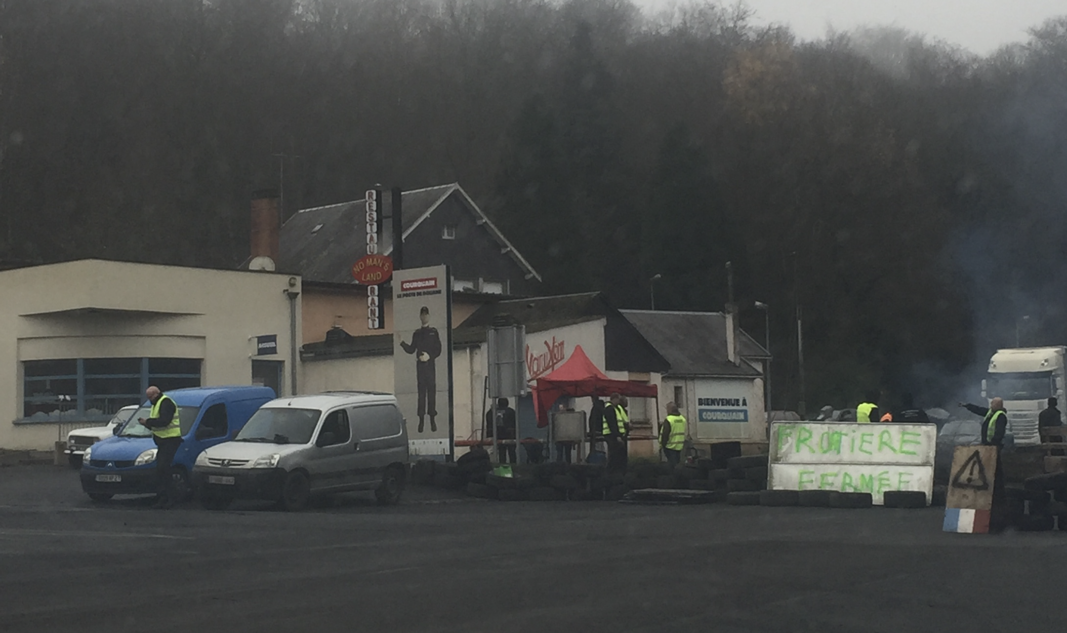 La frontière bloquée par des gilets jaunes à Macquenoise