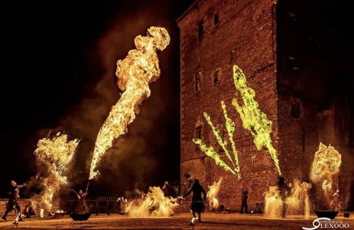 Farciennes : Les flammes mettent en lumière le château