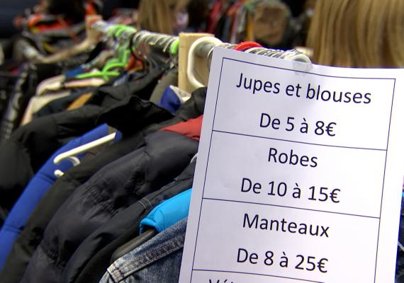 Vide-dressing à l'école Saint-Paul de Mont-sur-Marchienne