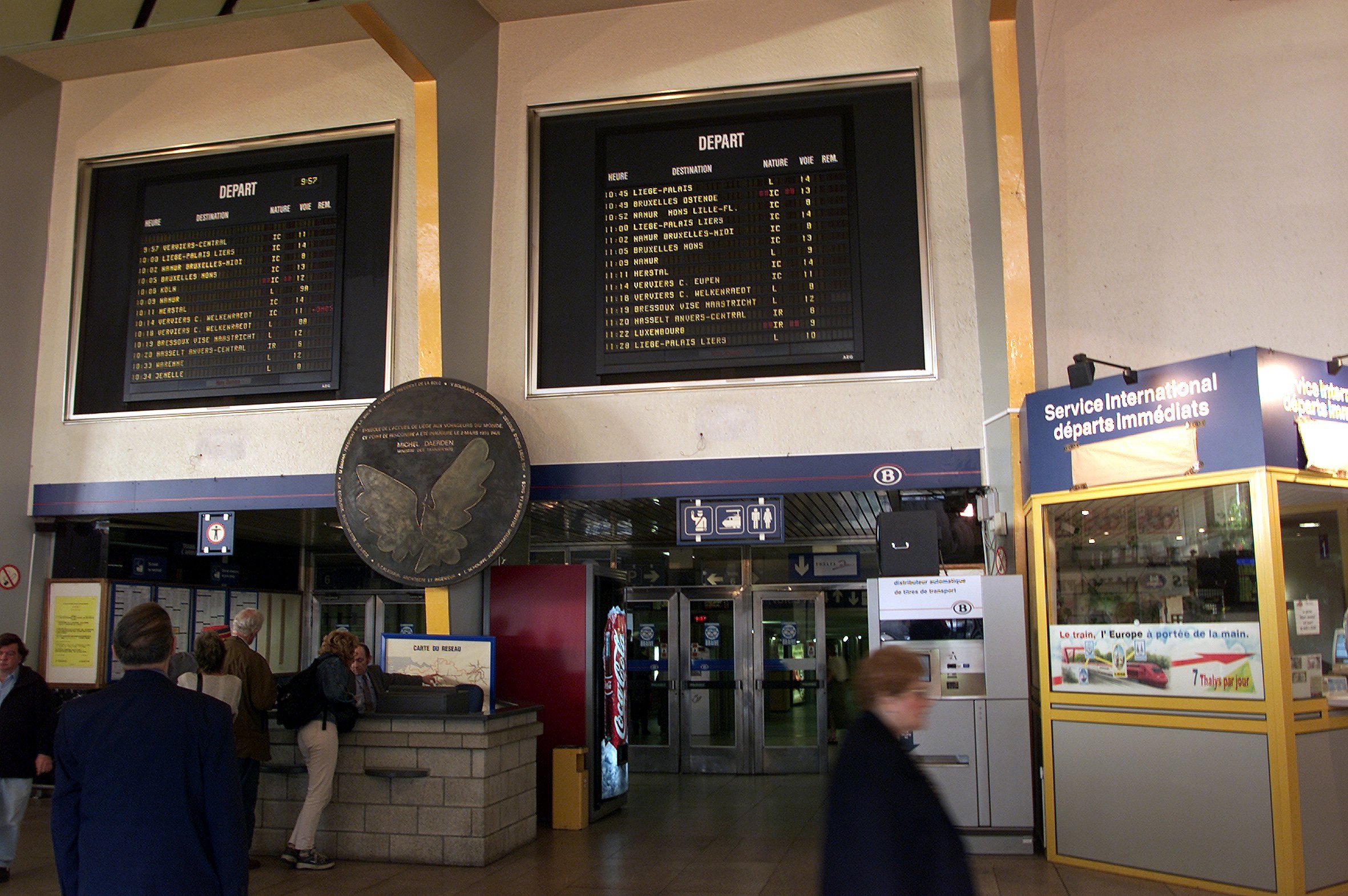 Fermeture des guichets SNCB : Gilkinet demande des comptes, Pont-à-Celles aussi !