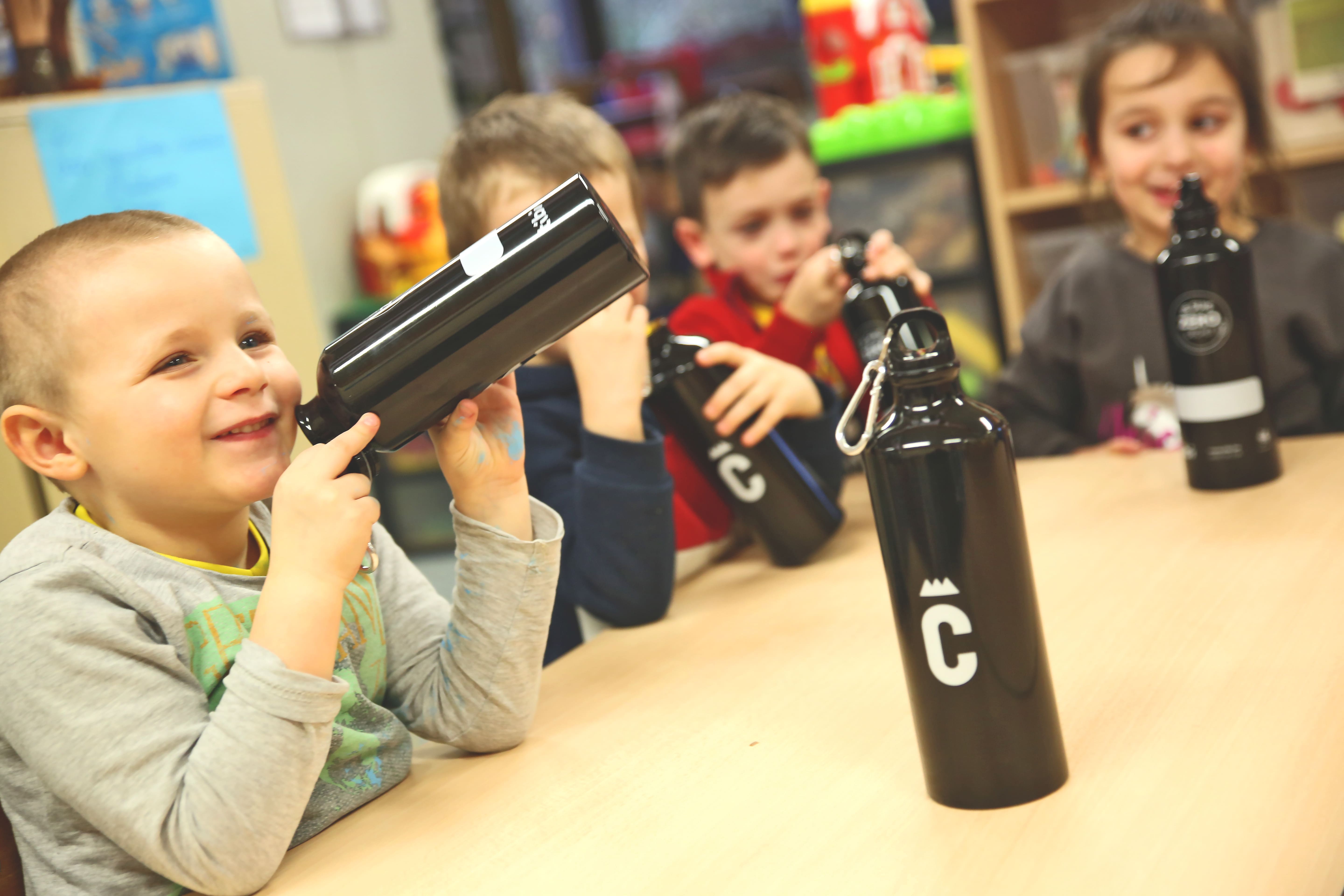 Charleroi: distribution de 20.000 gourdes dans les écoles 