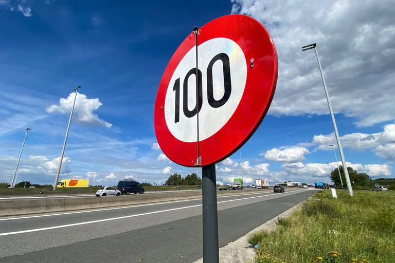 La vitesse sur les autoroutes bientôt limitée à 100 km/h ? 