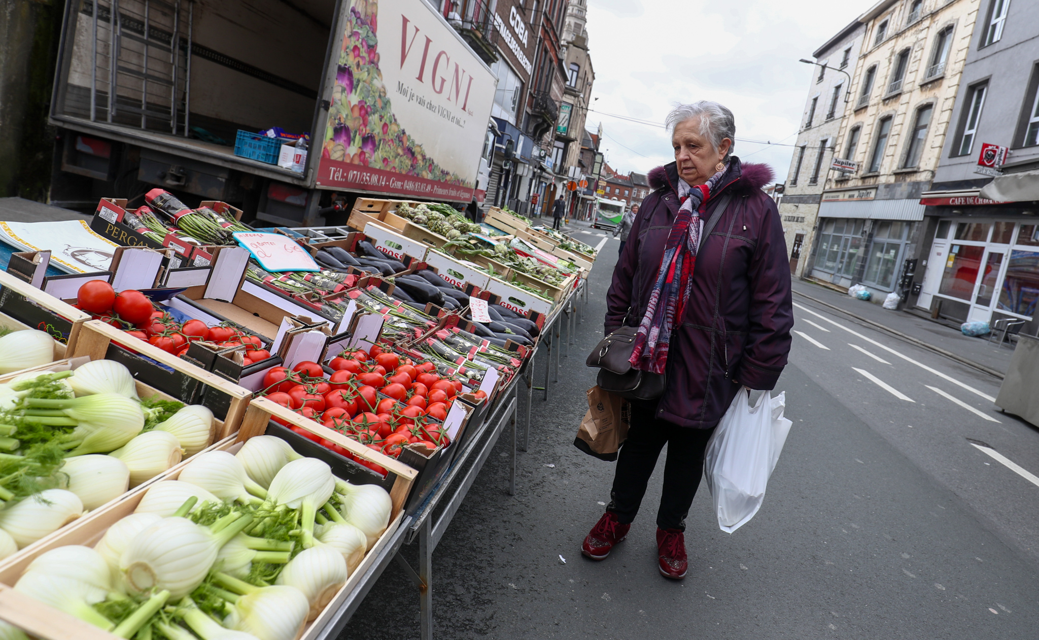 Passage à 100 maraîchers sur le marché dominicale de la Ville Haute à la Ville Basse