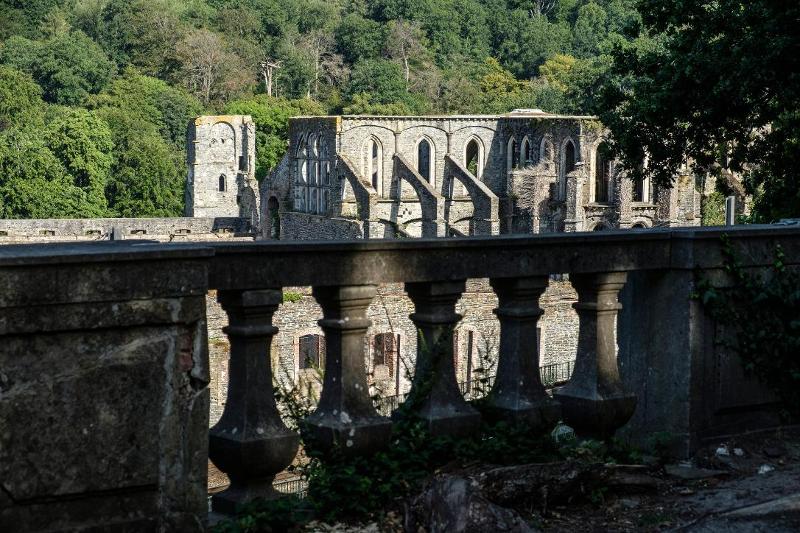 Abbaye de Villers-la-Ville : Chantier des arcades suite et fin!