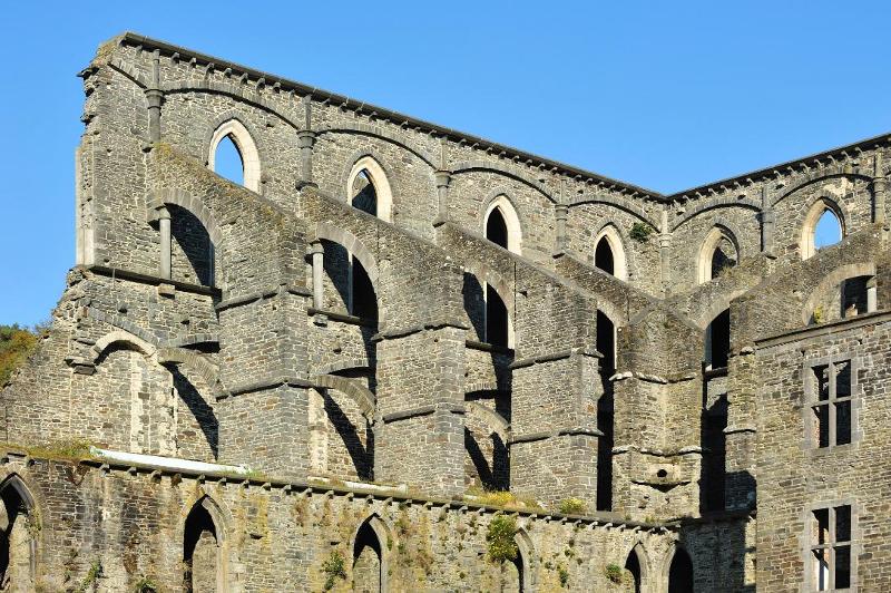 Villers-la-Ville: Travaux aux abords des arcades 