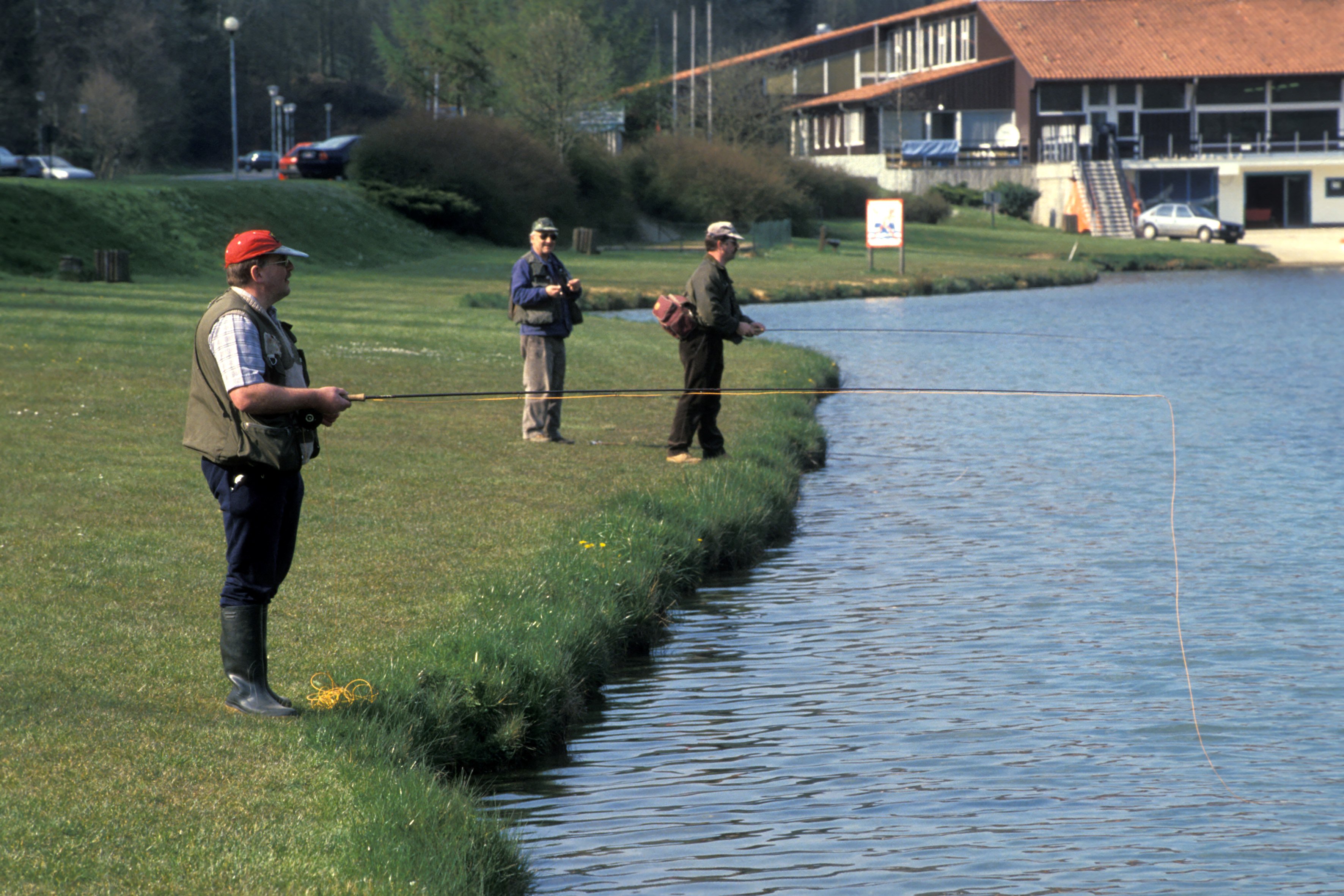 Reprise de la pêche à la ligne avec une distance de sécurité de 5 mètres