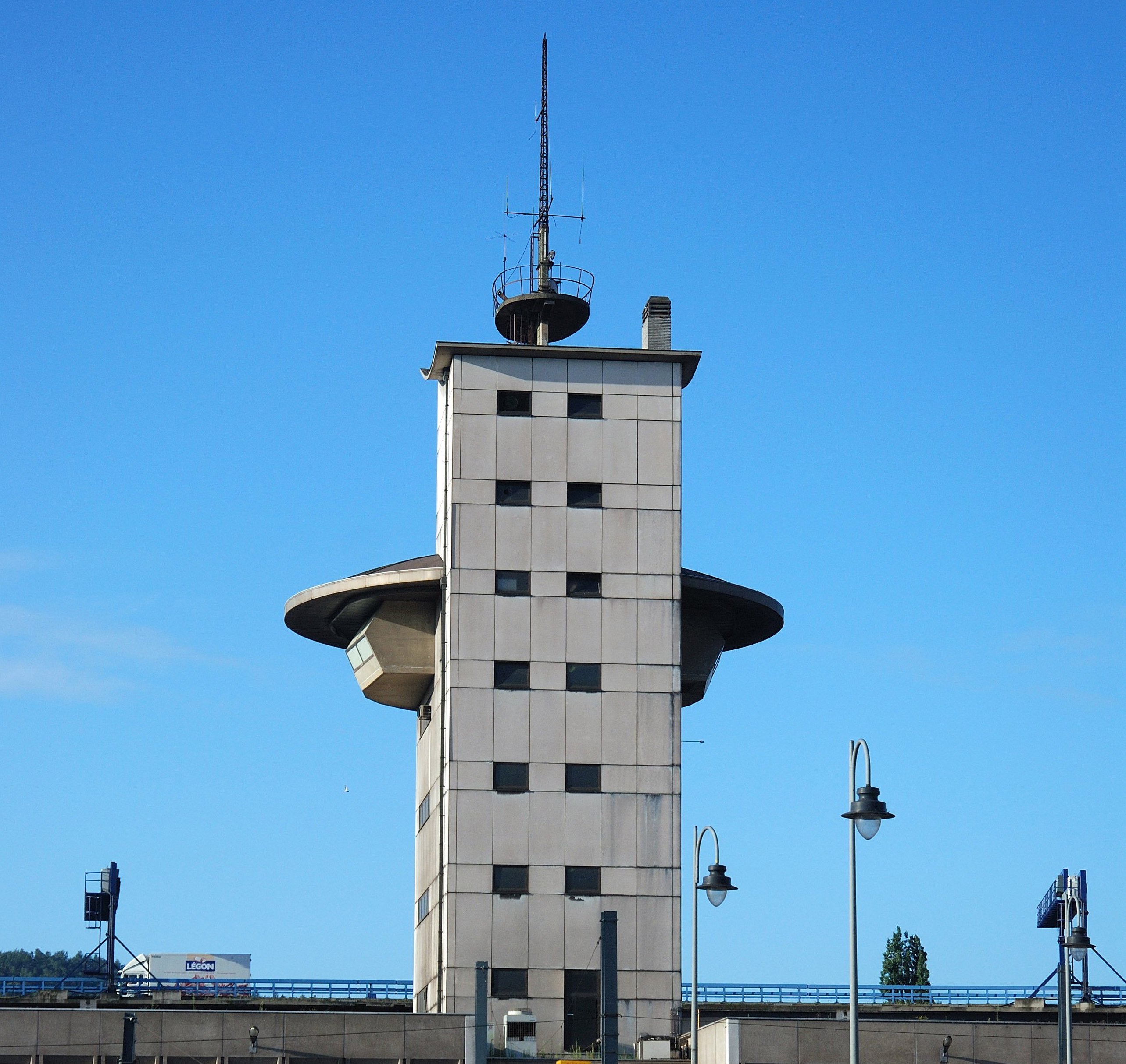 Début des travaux de la tour de contrôle de la gare de Charleroi-Sud