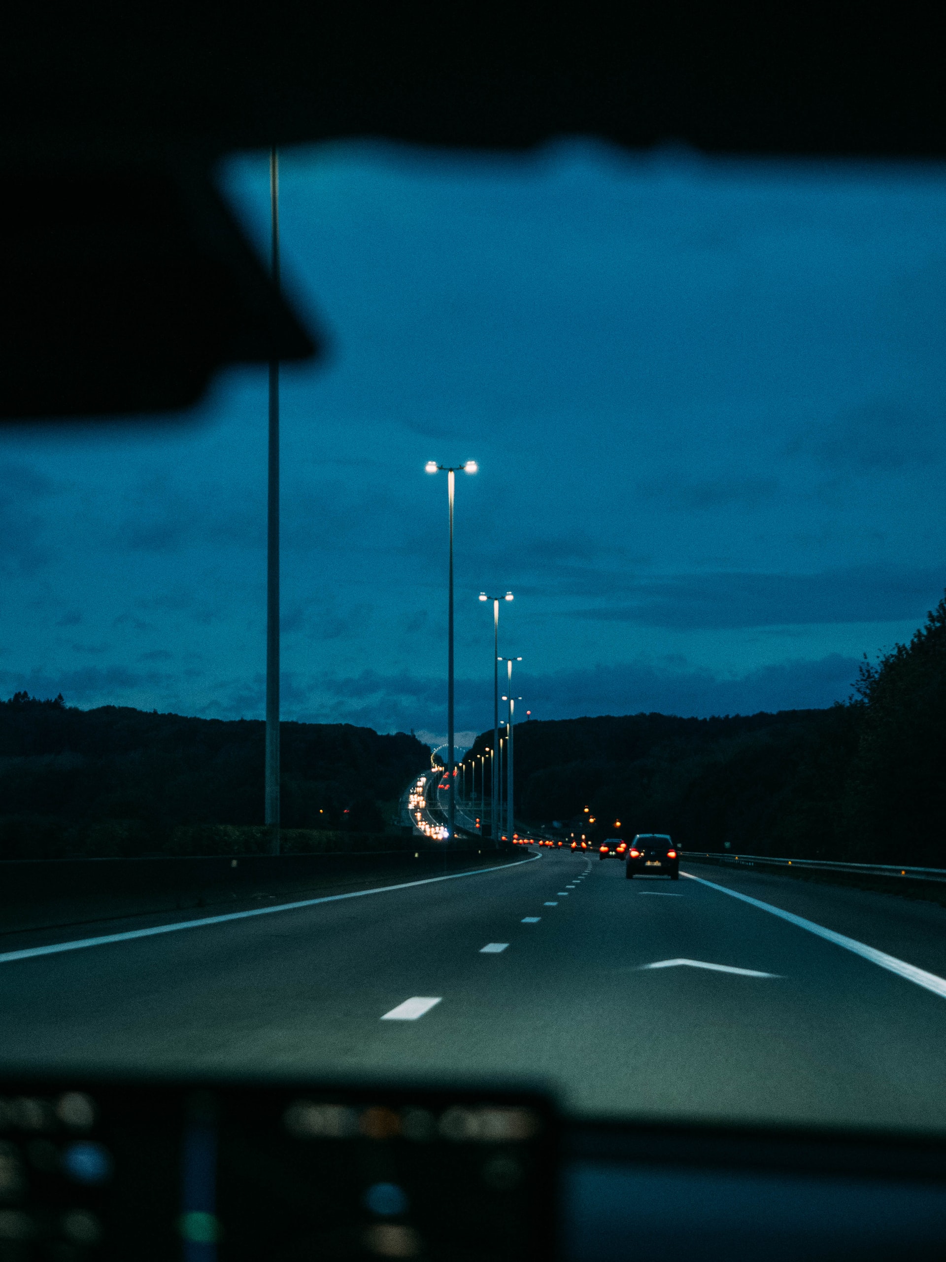 Six Belges sur dix préfèrent prendre la route pendant la nuit pour partir en vacances