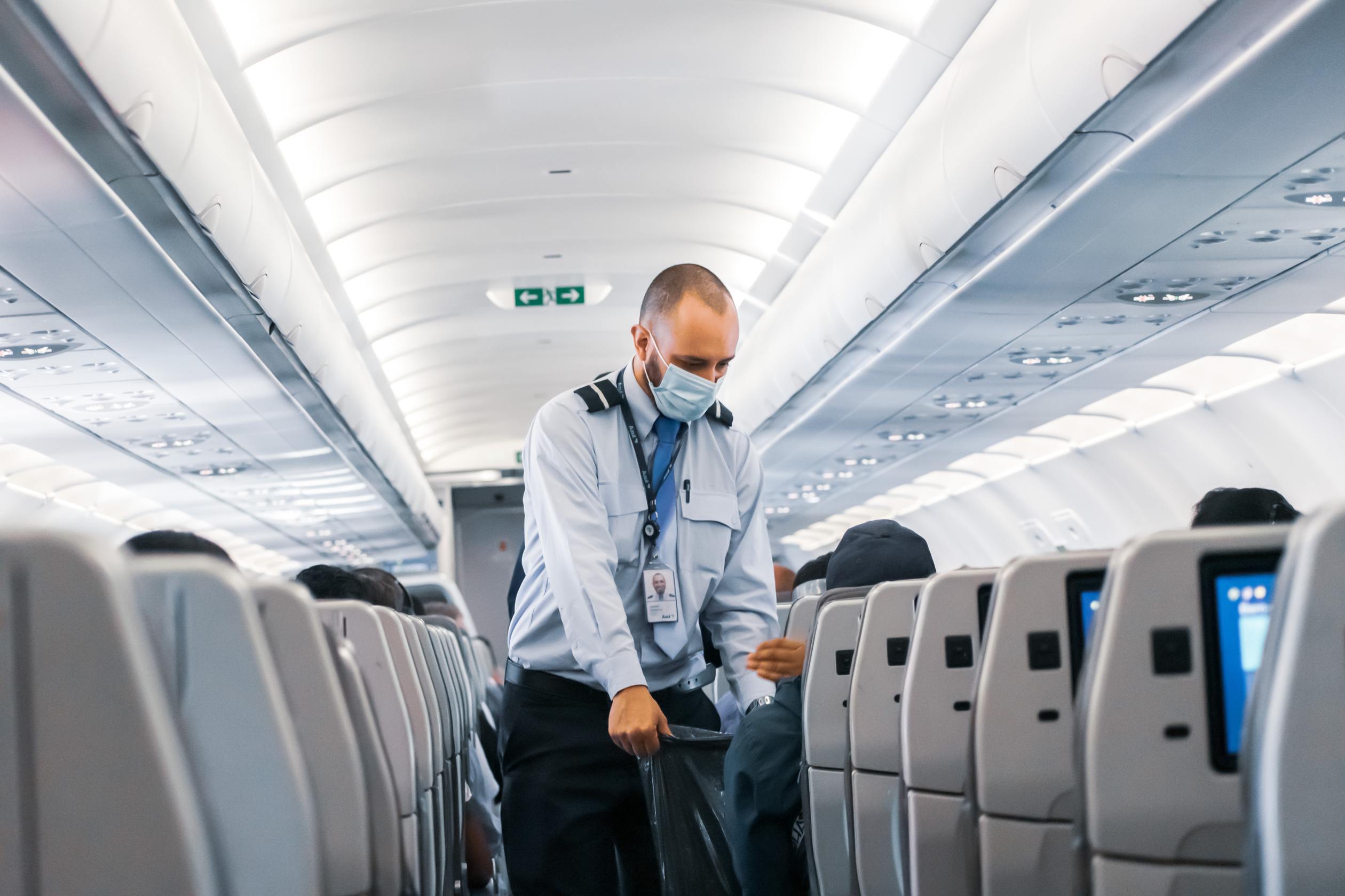 Dès lundi, le port du masque en avion ne sera plus obligatoire