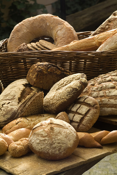 Courcelles : Une épicerie bio fait découvrir sa fabrication en offrant un pain ou une baguette à ses clients. 